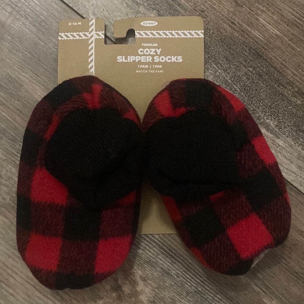 Old Navy Cozy Slipper Socks Black & Red Plaid Size 6-12 months